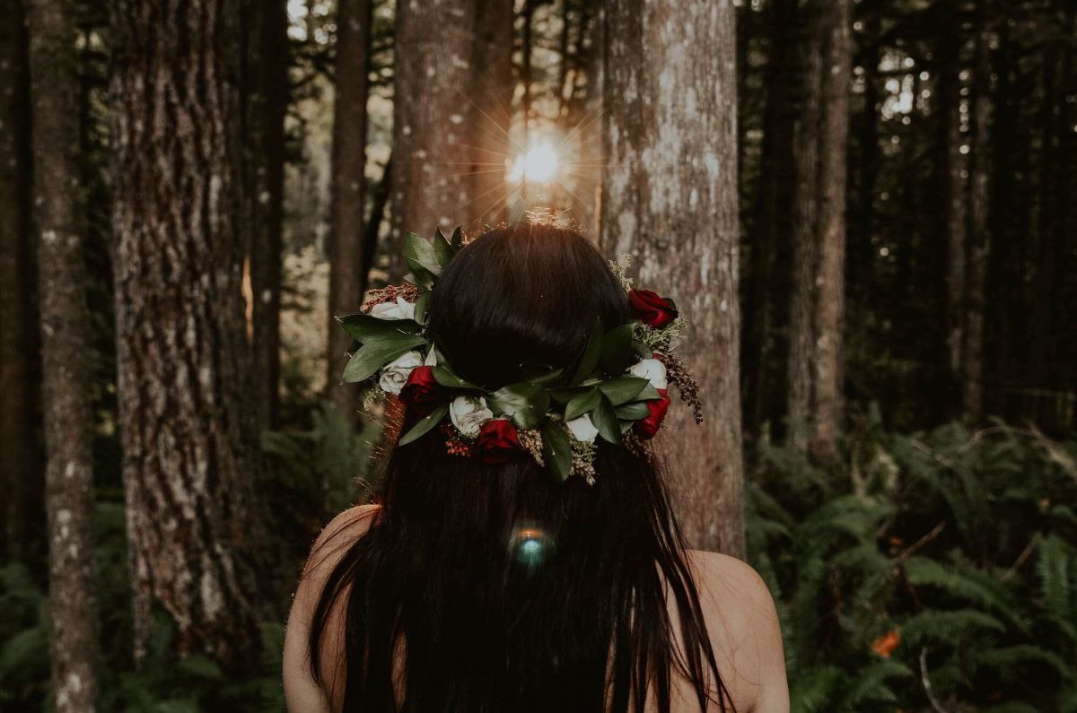 boudoir, seattle-boudoir, seattle-boudoir-photographer, boudoir-photographer, boudoir-photography, boudoir-session, boudoir-photos, wallace-falls-washington, wallace-falls, forest, outdoor-boudoir, naked-in-the-woods, trees, evergreen-trees, ferns, flower-crown, headpiece, 