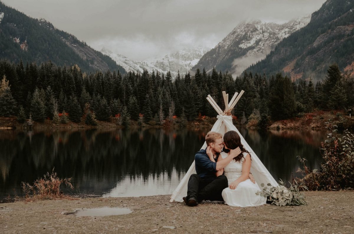 seattle, snoqualmie, elopement, goldcreek, northwest, washington, wedding, photographer, bouquet, moody, trees, lake, mountains, nature, water, white dress, couple, married, fog, reflection, mirror, pnw