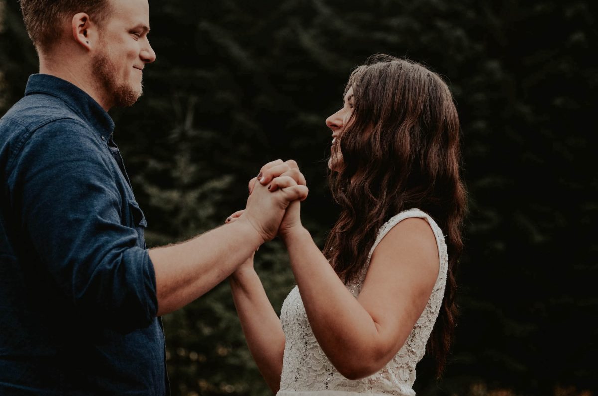 seattle, snoqualmie, elopement, goldcreek, northwest, washington, wedding, photographer, bouquet, moody, trees, lake, mountains, nature, water, white dress, couple, married, fog, reflection, mirror, pnw