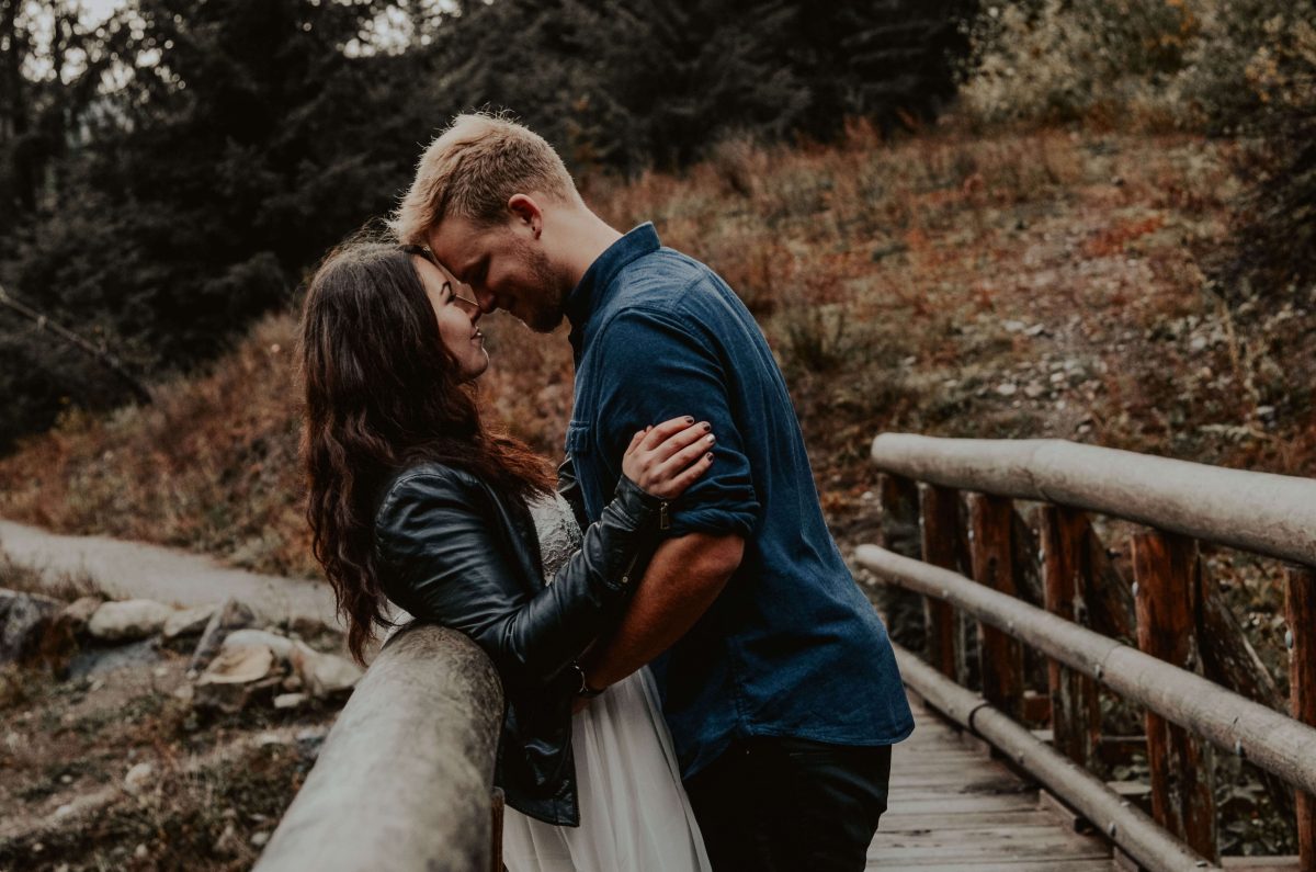 seattle, snoqualmie, elopement, goldcreek, northwest, washington, wedding, photographer, bouquet, moody, trees, lake, mountains, nature, water, white dress, couple, married, fog, reflection, mirror, pnw