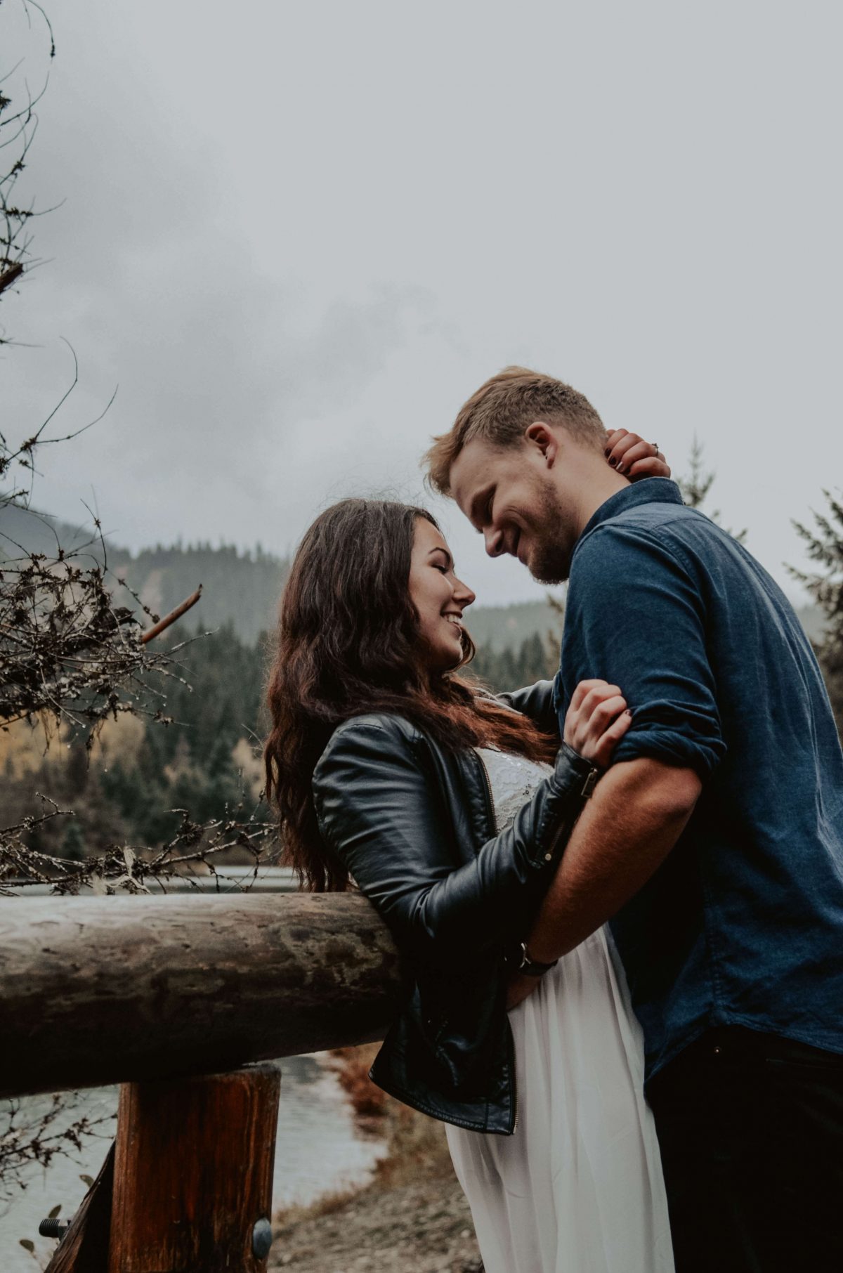seattle, snoqualmie, elopement, goldcreek, northwest, washington, wedding, photographer, bouquet, moody, trees, lake, mountains, nature, water, white dress, couple, married, fog, reflection, mirror, pnw