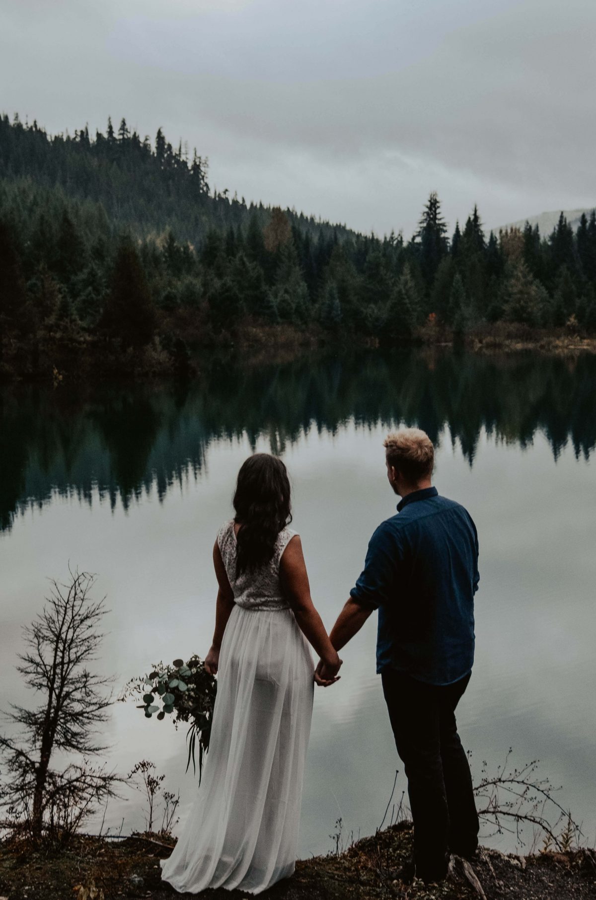 seattle, snoqualmie, elopement, goldcreek, northwest, washington, wedding, photographer, bouquet, moody, trees, lake, mountains, nature, water, white dress, couple, married, fog, reflection, mirror, pnw
