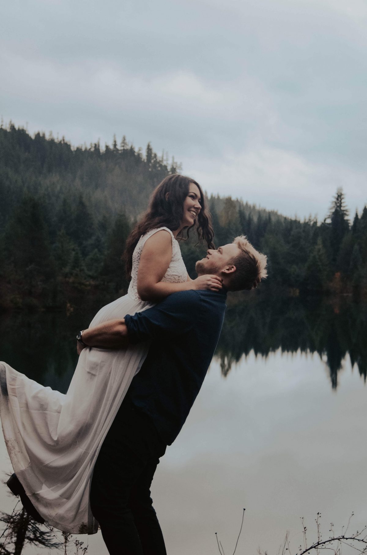 seattle, snoqualmie, elopement, goldcreek, northwest, washington, wedding, photographer, bouquet, moody, trees, lake, mountains, nature, water, white dress, couple, married, fog, reflection, mirror, pnw