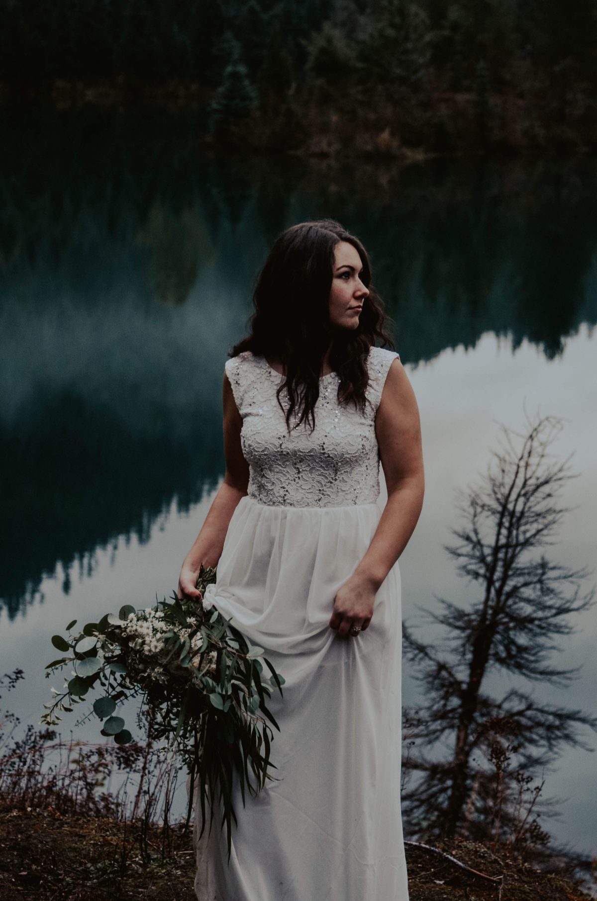 seattle, snoqualmie, elopement, goldcreek, northwest, washington, wedding, photographer, bouquet, moody, trees, lake, mountains, nature, water, white dress, couple, married, fog, reflection, mirror, pnw