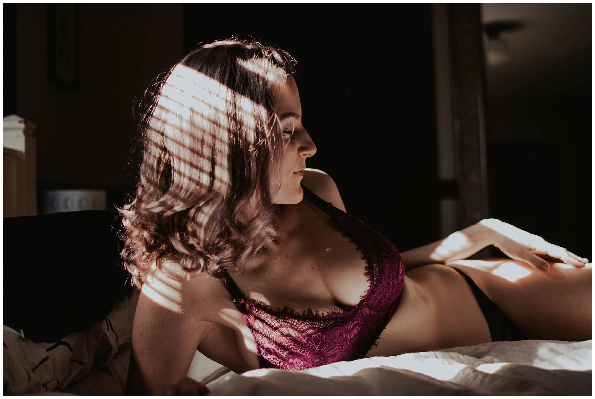 boudoir, boudoir-photographer, boudoir-photography, boudoir-photos, boudoir-session, boudoir-photoshoot, home-boudoir, wallingford-seattle, outdoor-boudoir, backyard-boudoir, bedroom-boudoir, boudoir-inspiration, purple-hair, peacock-feathers, 