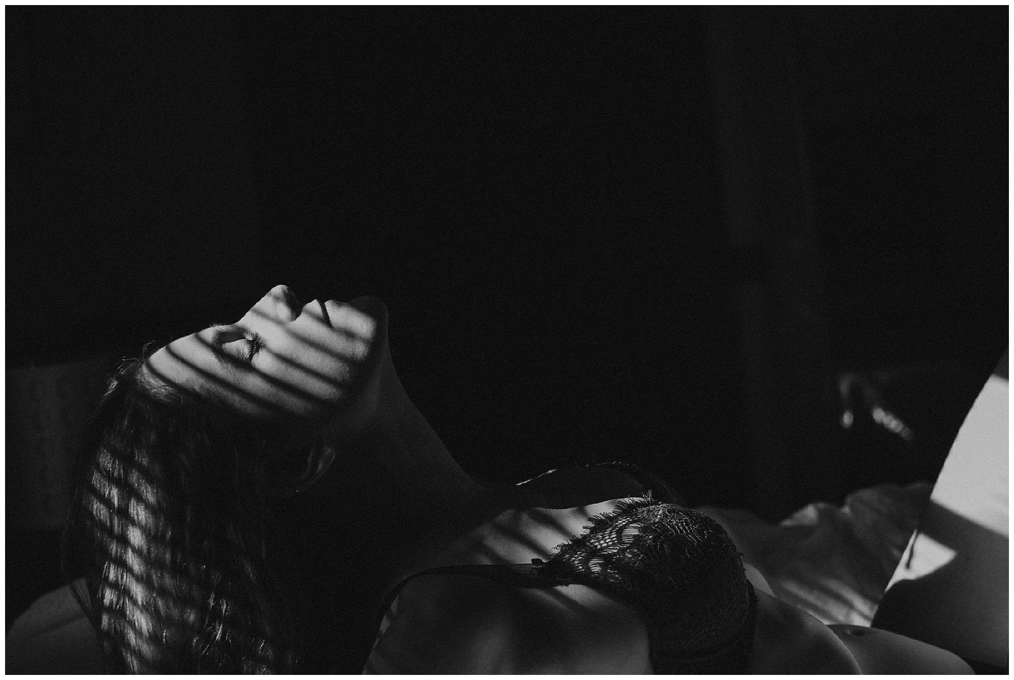 boudoir, boudoir-photographer, boudoir-photography, boudoir-photos, boudoir-session, boudoir-photoshoot, home-boudoir, wallingford-seattle, outdoor-boudoir, backyard-boudoir, bedroom-boudoir, boudoir-inspiration, purple-hair, peacock-feathers, 