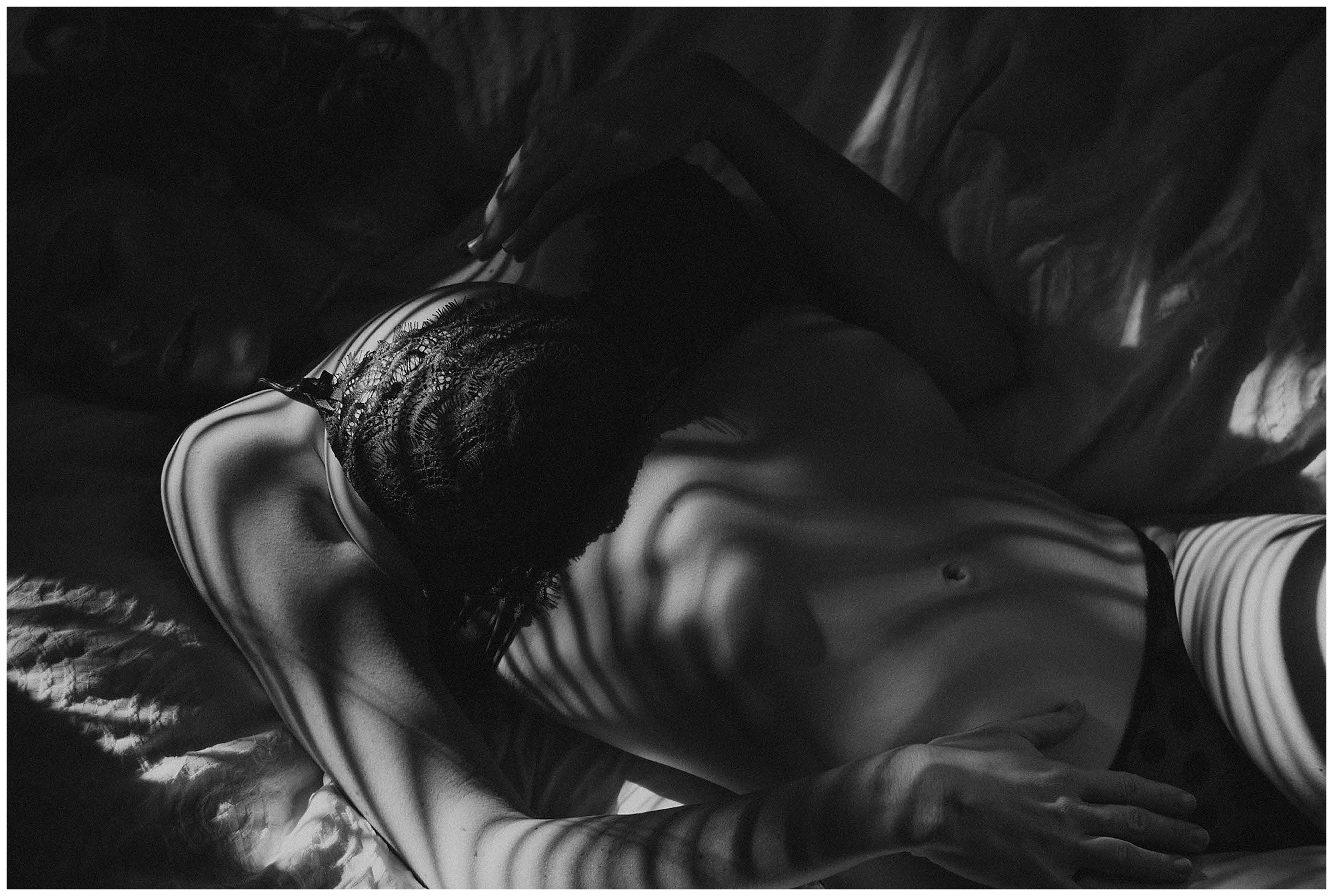 boudoir, boudoir-photographer, boudoir-photography, boudoir-photos, boudoir-session, boudoir-photoshoot, home-boudoir, wallingford-seattle, outdoor-boudoir, backyard-boudoir, bedroom-boudoir, boudoir-inspiration, purple-hair, peacock-feathers, 