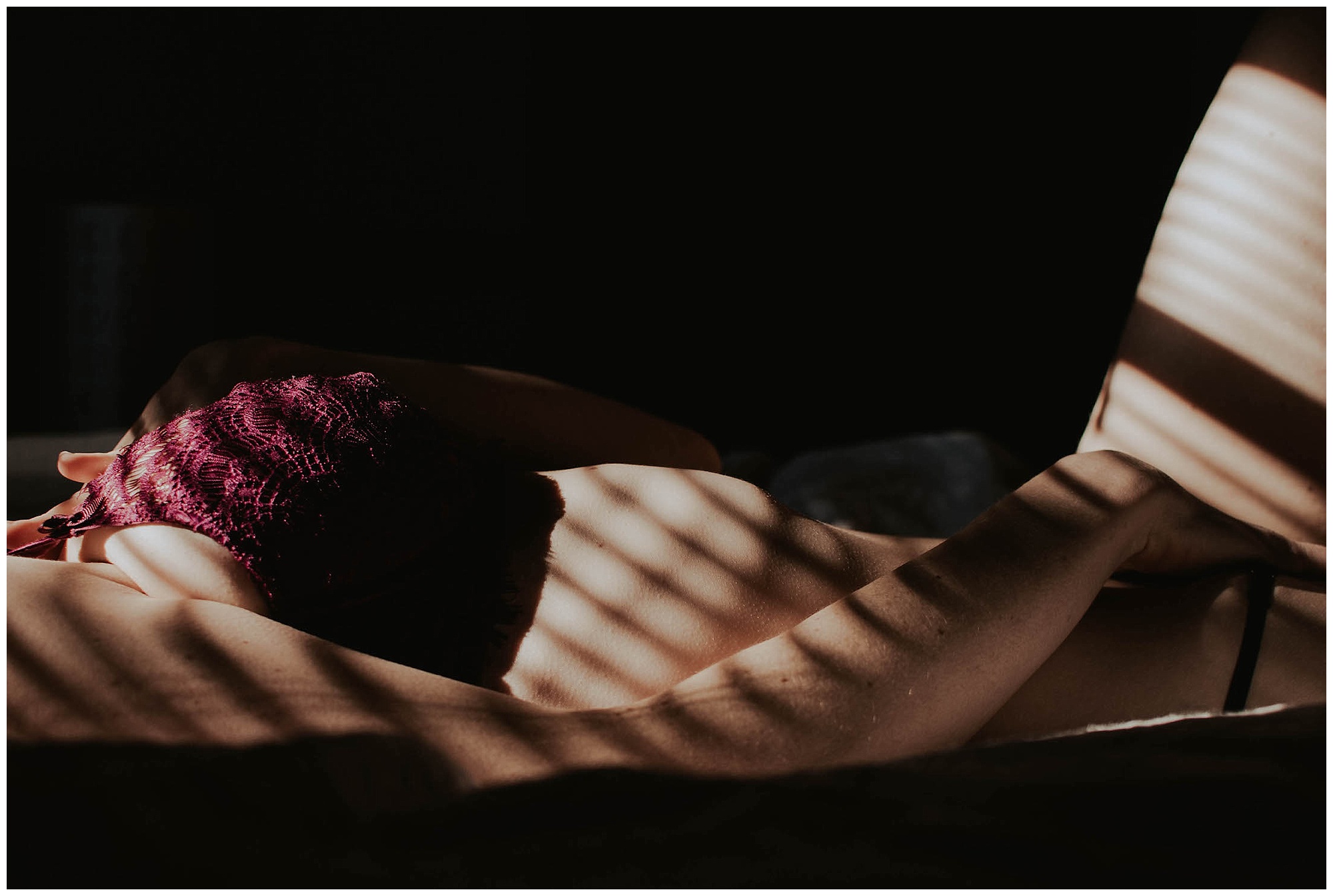 boudoir, boudoir-photographer, boudoir-photography, boudoir-photos, boudoir-session, boudoir-photoshoot, home-boudoir, wallingford-seattle, outdoor-boudoir, backyard-boudoir, bedroom-boudoir, boudoir-inspiration, purple-hair, peacock-feathers, 