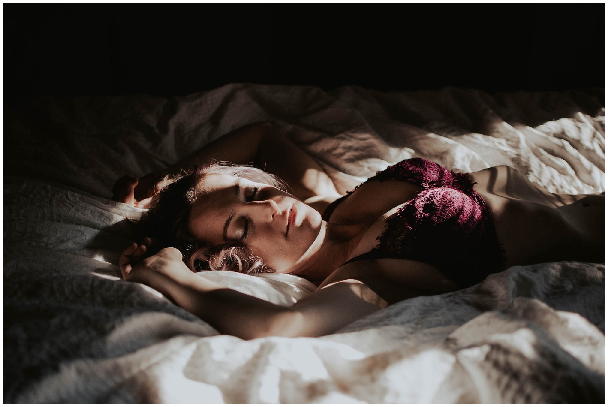 boudoir, boudoir-photographer, boudoir-photography, boudoir-photos, boudoir-session, boudoir-photoshoot, home-boudoir, wallingford-seattle, outdoor-boudoir, backyard-boudoir, bedroom-boudoir, boudoir-inspiration, purple-hair, peacock-feathers, 