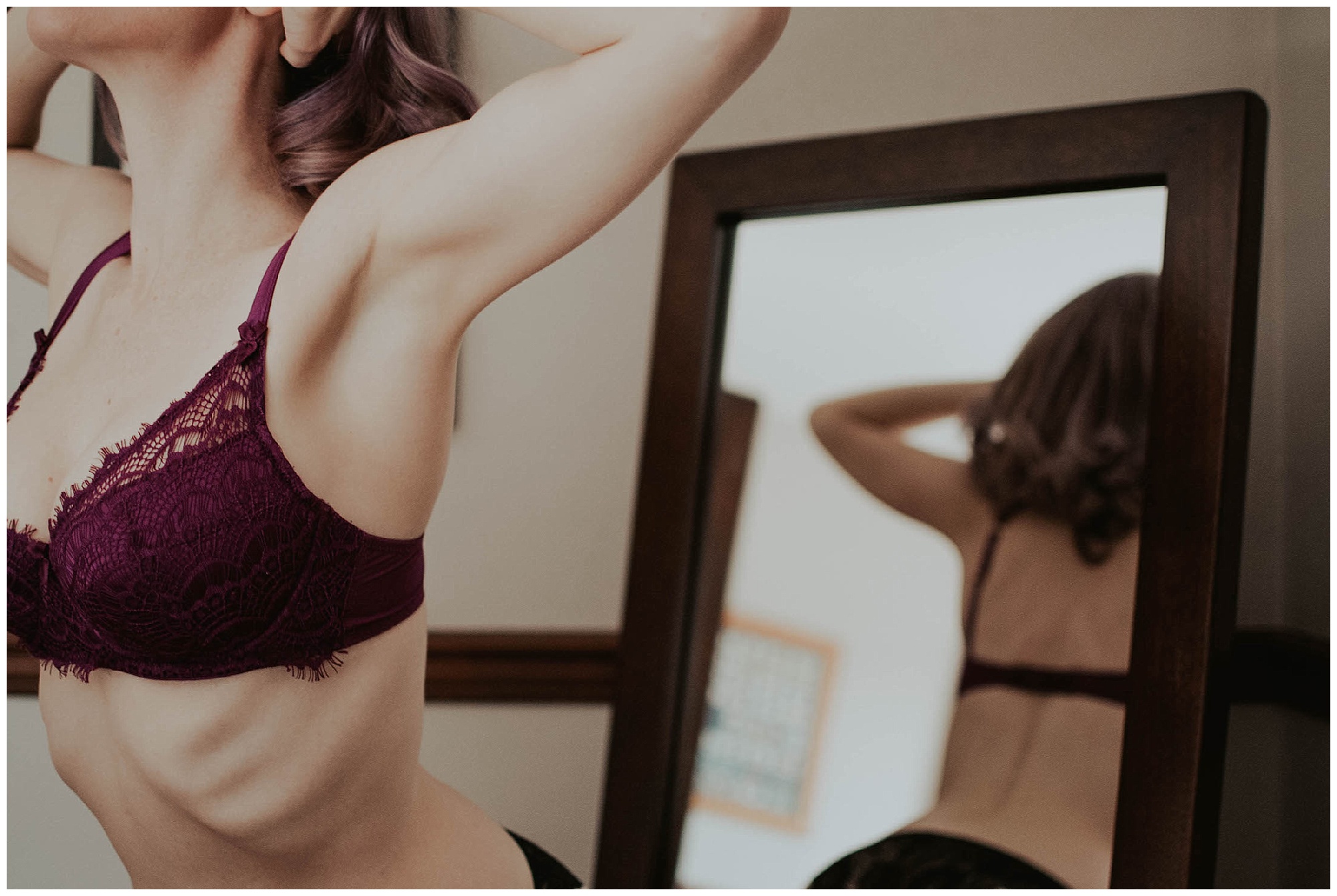 boudoir, boudoir-photographer, boudoir-photography, boudoir-photos, boudoir-session, boudoir-photoshoot, home-boudoir, wallingford-seattle, outdoor-boudoir, backyard-boudoir, bedroom-boudoir, boudoir-inspiration, purple-hair, peacock-feathers, 