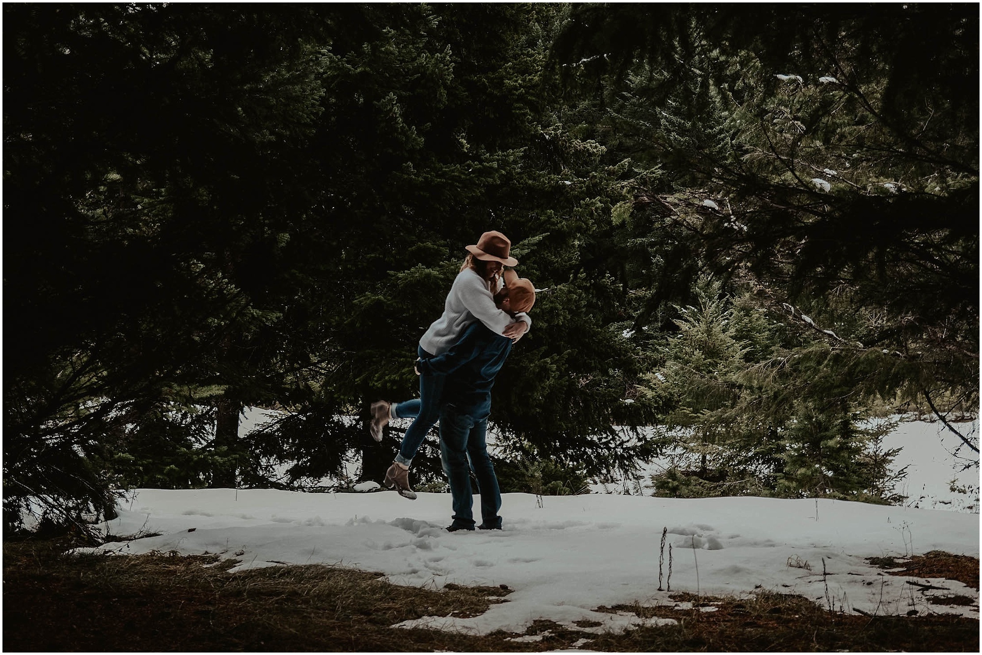 snowy, engagement, engagement-session, engagement-photos, local-photographer, engagement-photographer, washington-photographer, wedding-photographer, elopement-photographer, mountain-engagement, mountain-engagement-session, snow-engagement-photos, mountains, snow, washignton, photographer, photography, outdoor-couple, elopement-photographer, destination-photographer, lake-session, forest-photos,