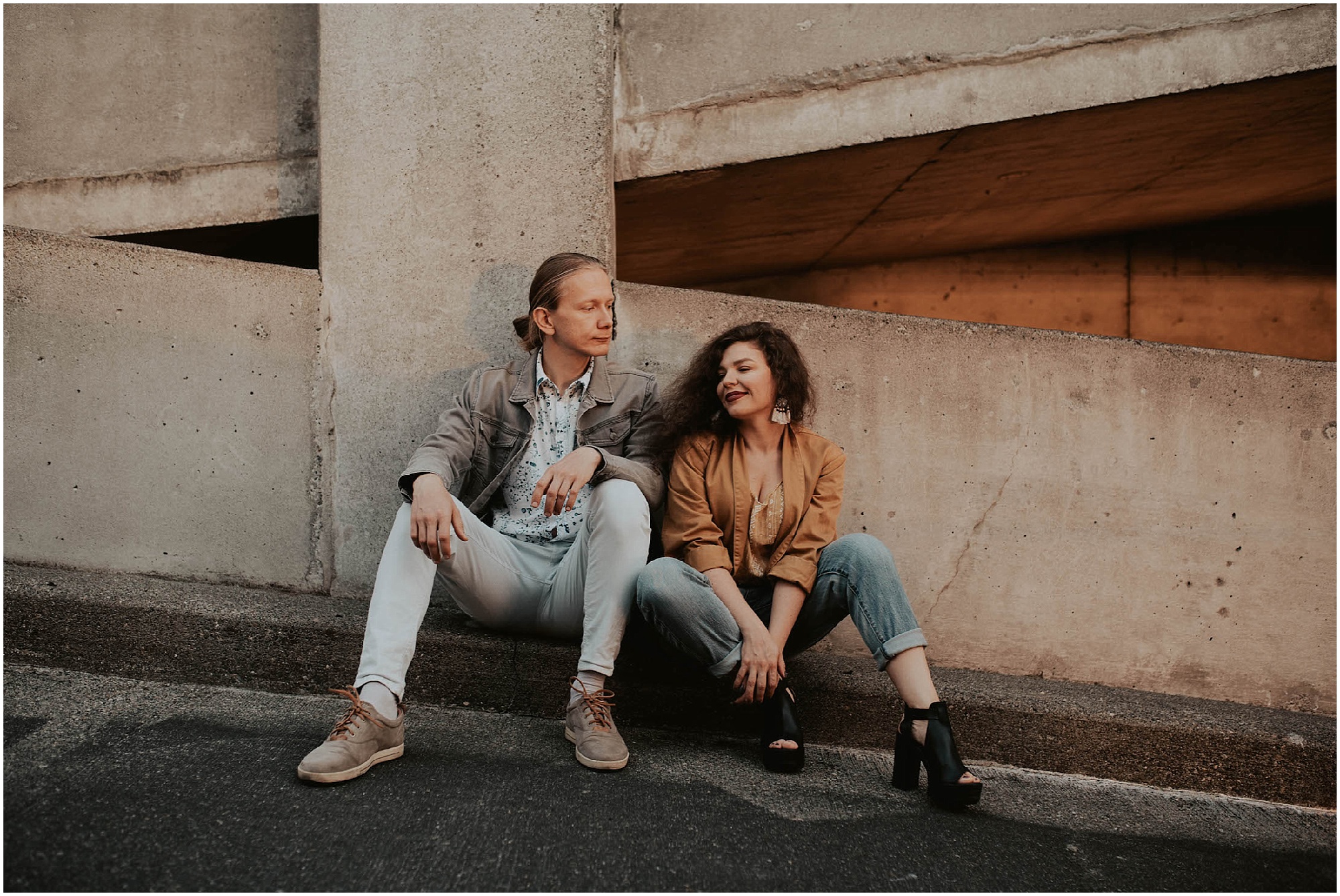 engaged, engagement-photography, engagement-photos, downtown-seattle, seattle-engagement- seattle-wedding-photographer, parking-garage, rooftop-photos, engagement-inspo, sunset-session,