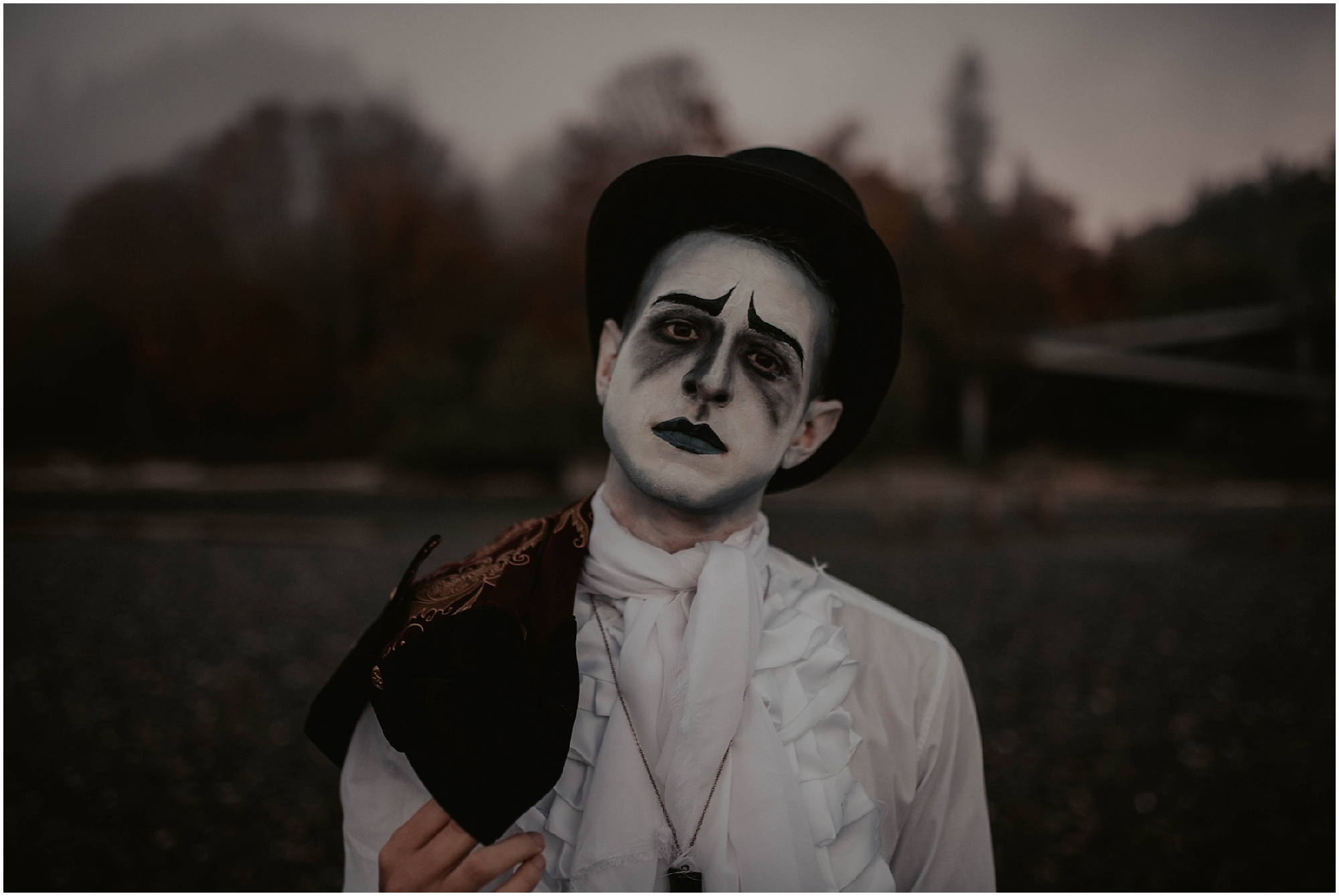 Happy-Halloween, Corpse, Corpse-Bride-Groom, Bride-and-Groom, Face-Paint, Halloween-Photos, Halloween-Lovers, Halloween-photoshoot, Styled-Shoot, Creative-Shoot, Face-Makeup, Dead-Couple, Corpse-Bride, Corpse-Couple, Seattle-Photographer, 