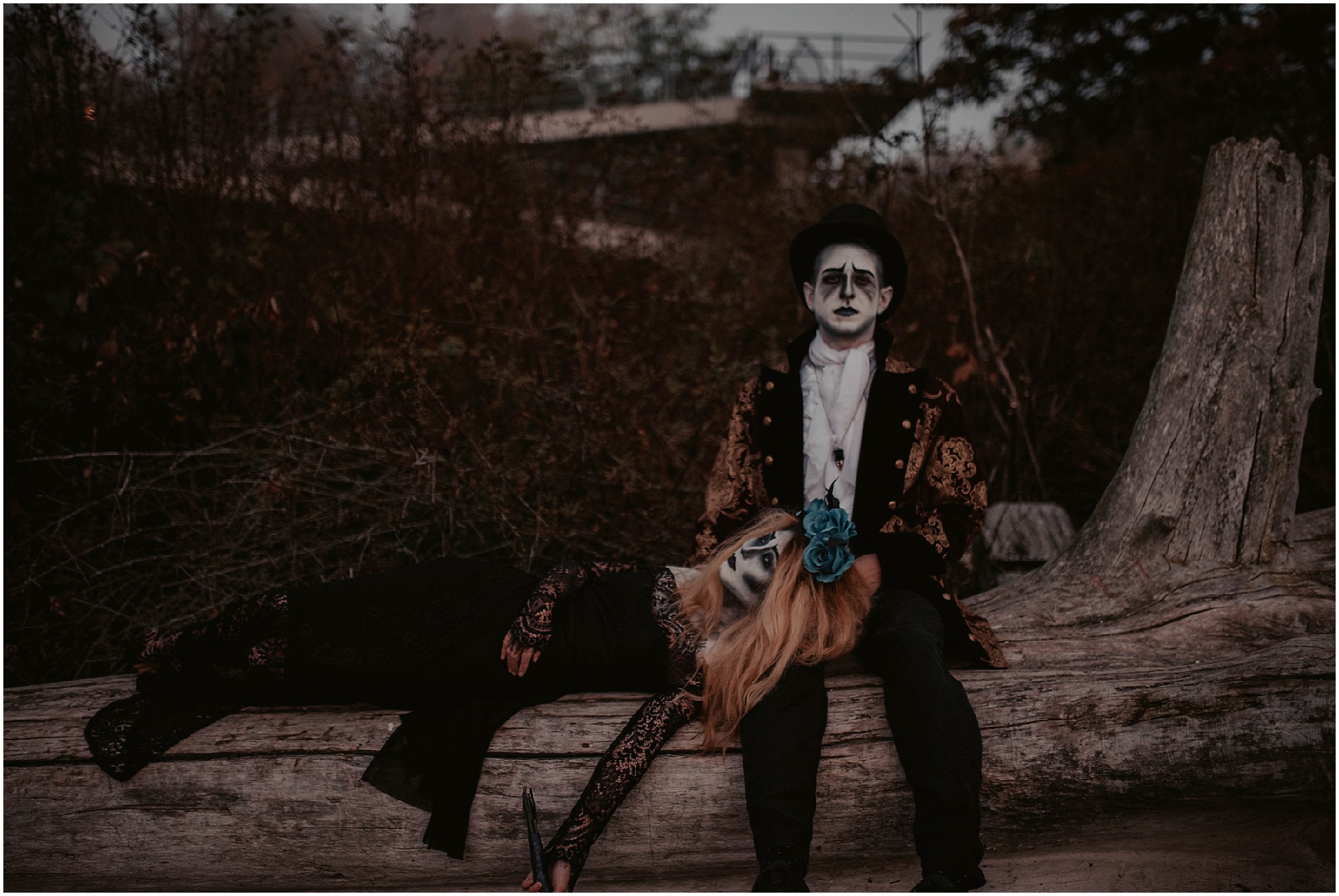 Happy-Halloween, Corpse, Corpse-Bride-Groom, Bride-and-Groom, Face-Paint, Halloween-Photos, Halloween-Lovers, Halloween-photoshoot, Styled-Shoot, Creative-Shoot, Face-Makeup, Dead-Couple, Corpse-Bride, Corpse-Couple, Seattle-Photographer, 