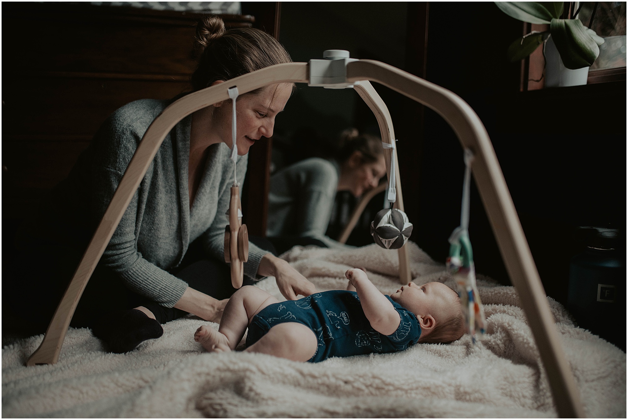 in-home-session, wallingford, wallingford-home, wallingford-seattle, lifestyle-session, newborn-session, baby-and-dog, seattle-lifestyle-photographer, seattle-wedding-photographer, wedding-photographer, newborn-photos, newborn, newborn-photography, 