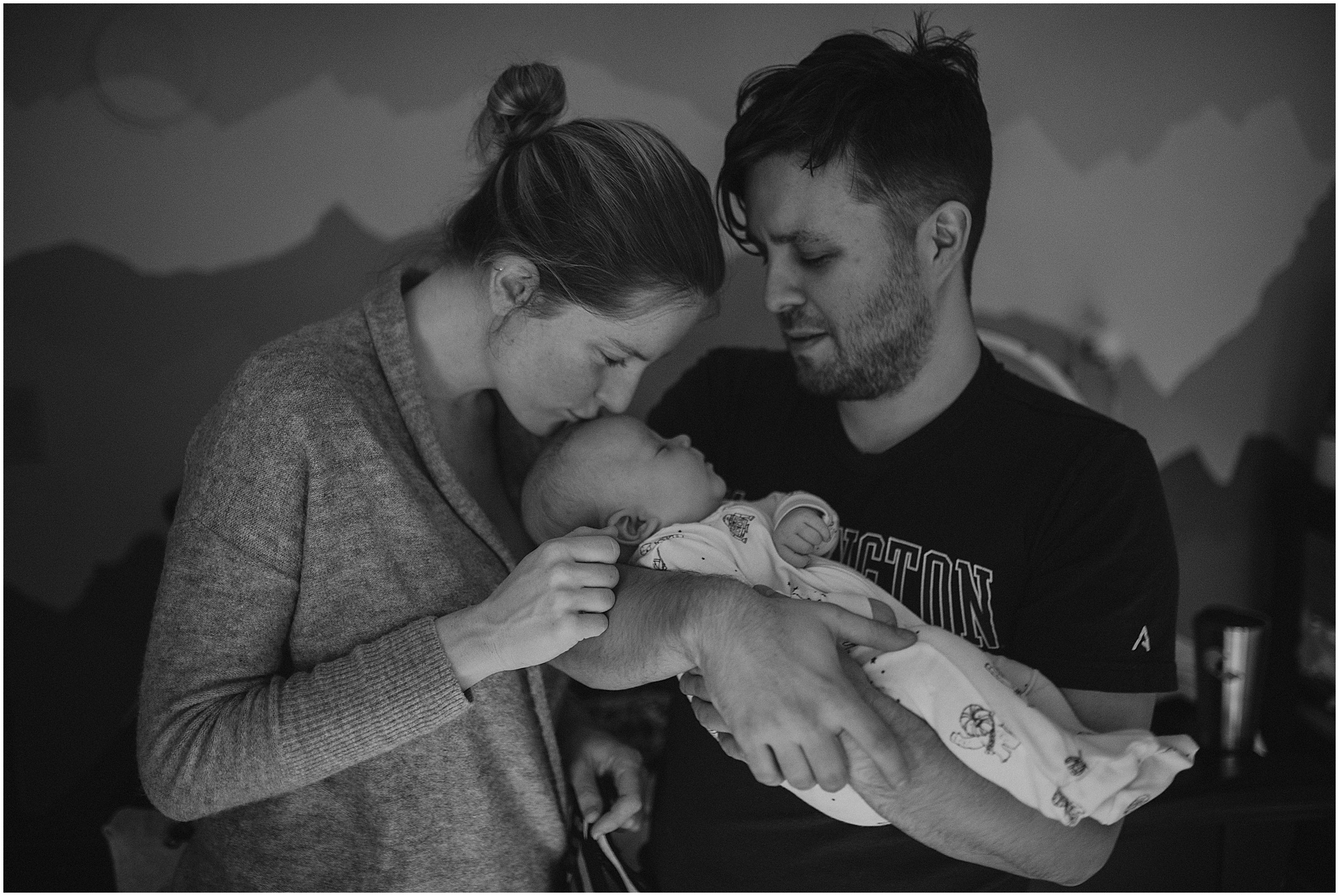 in-home-session, wallingford, wallingford-home, wallingford-seattle, lifestyle-session, newborn-session, baby-and-dog, seattle-lifestyle-photographer, seattle-wedding-photographer, wedding-photographer, newborn-photos, newborn, newborn-photography, 