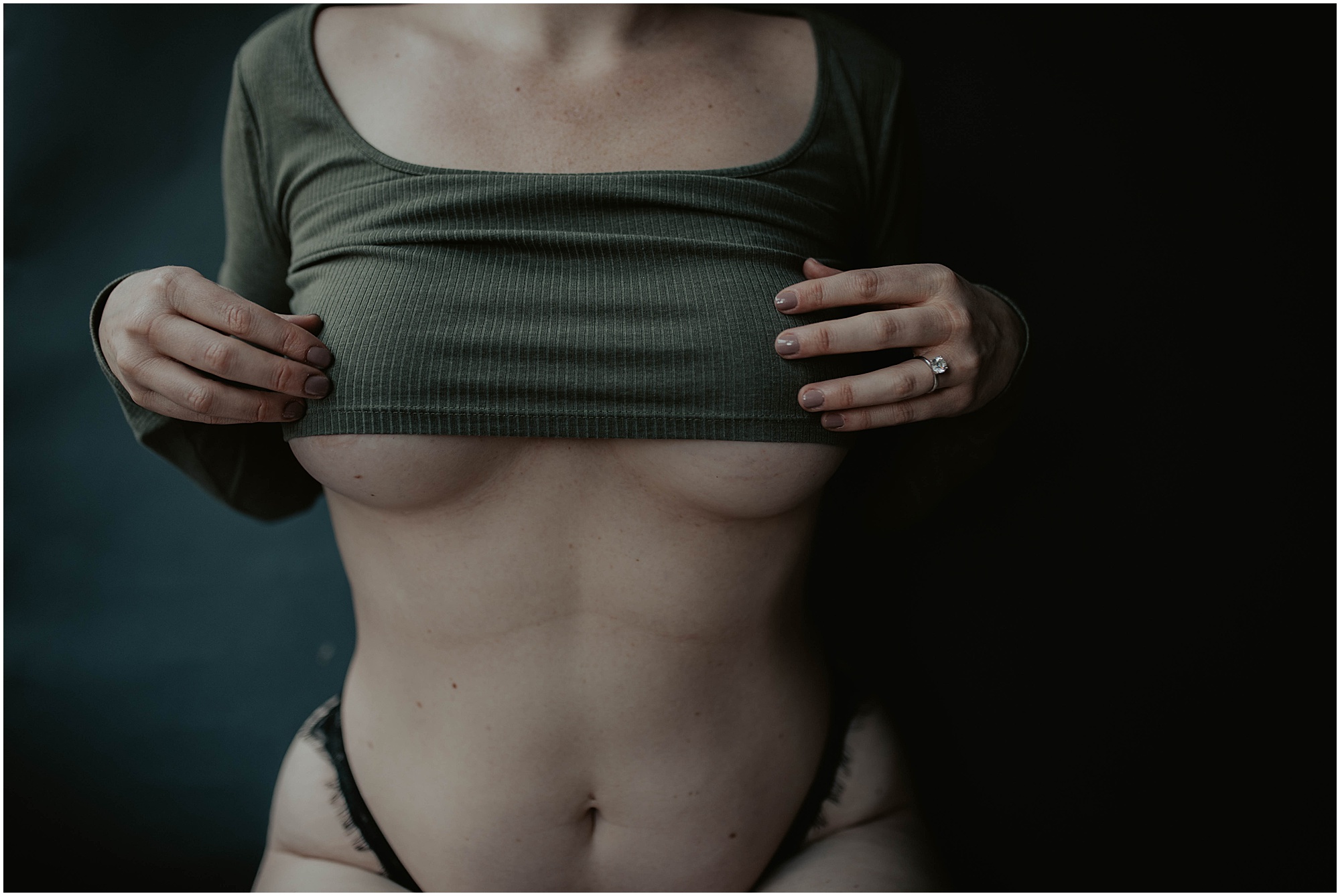underboob boudoir photos