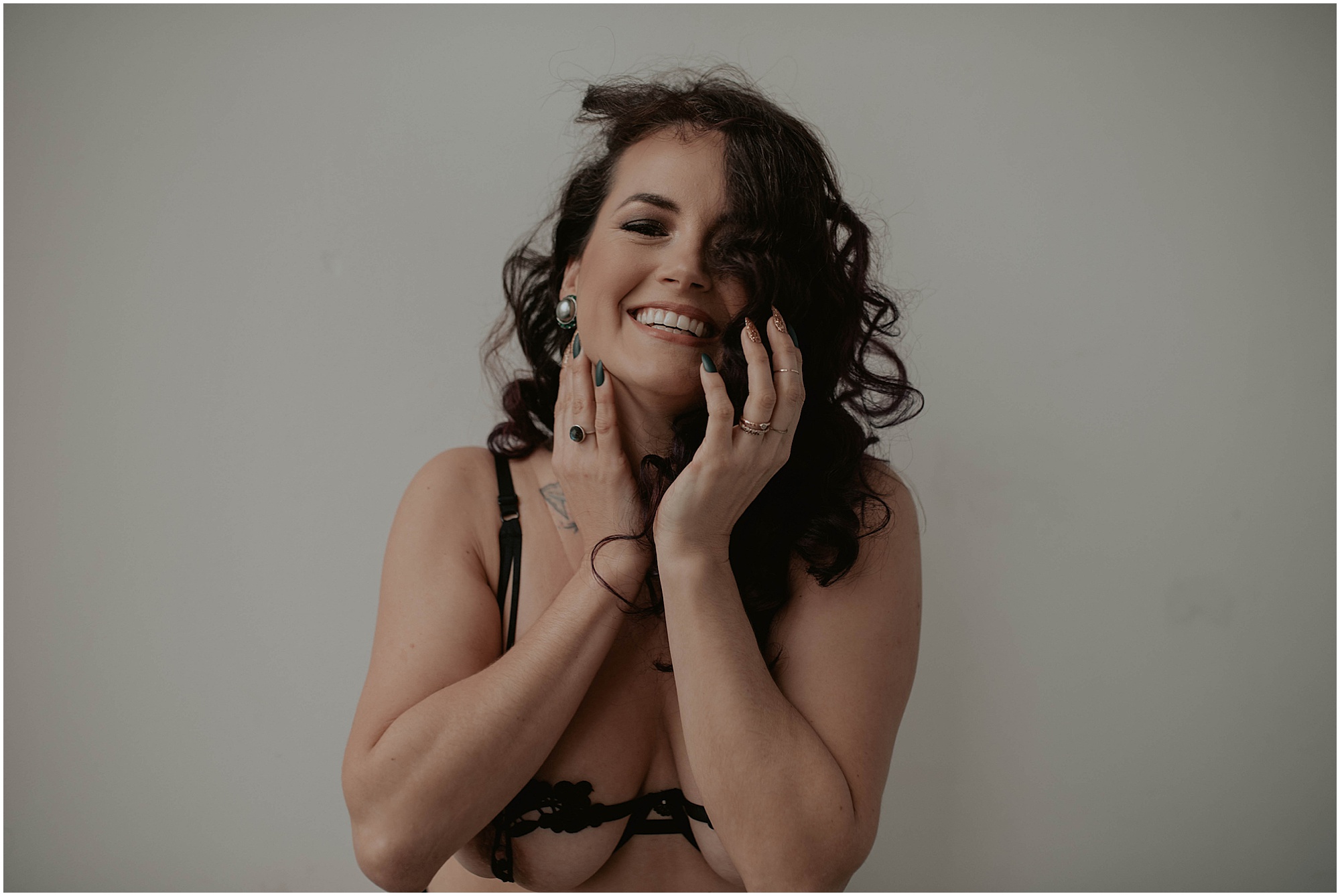 seattle, seattle-boudoir, seattle-boudoir-photographer, Seattle-Model, Studio-Boudoir, boudoir-photos, pioneer-square-boudoir, boudoir-photography, boudoir-inspiration, female-empowerment, Studio-seattle, vintage, vintage-boudoir,