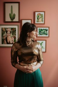 gold top, lifestyle coach, pink living room walls