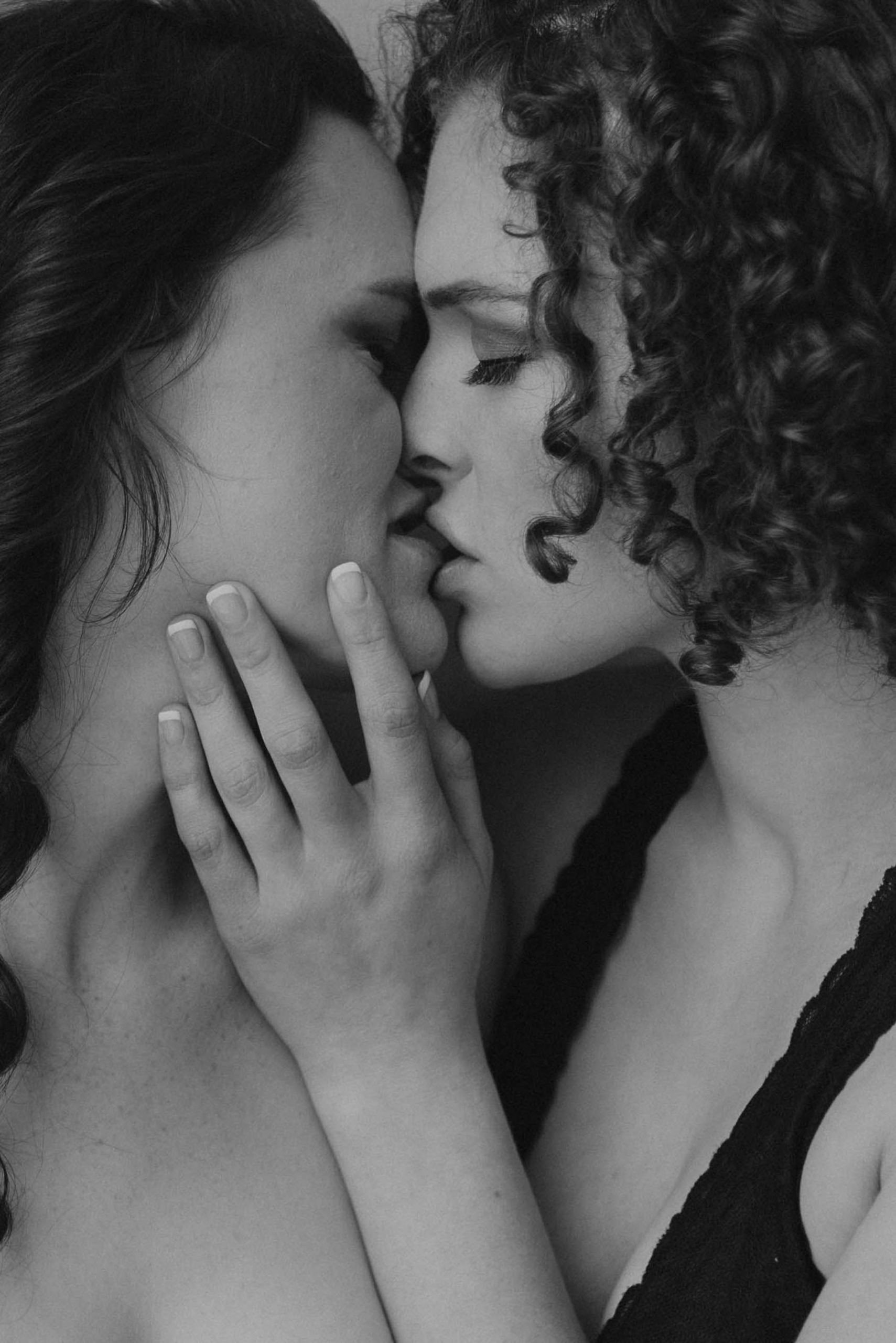 Witnessing Love Stories: Couples Boudoir with A. & M.