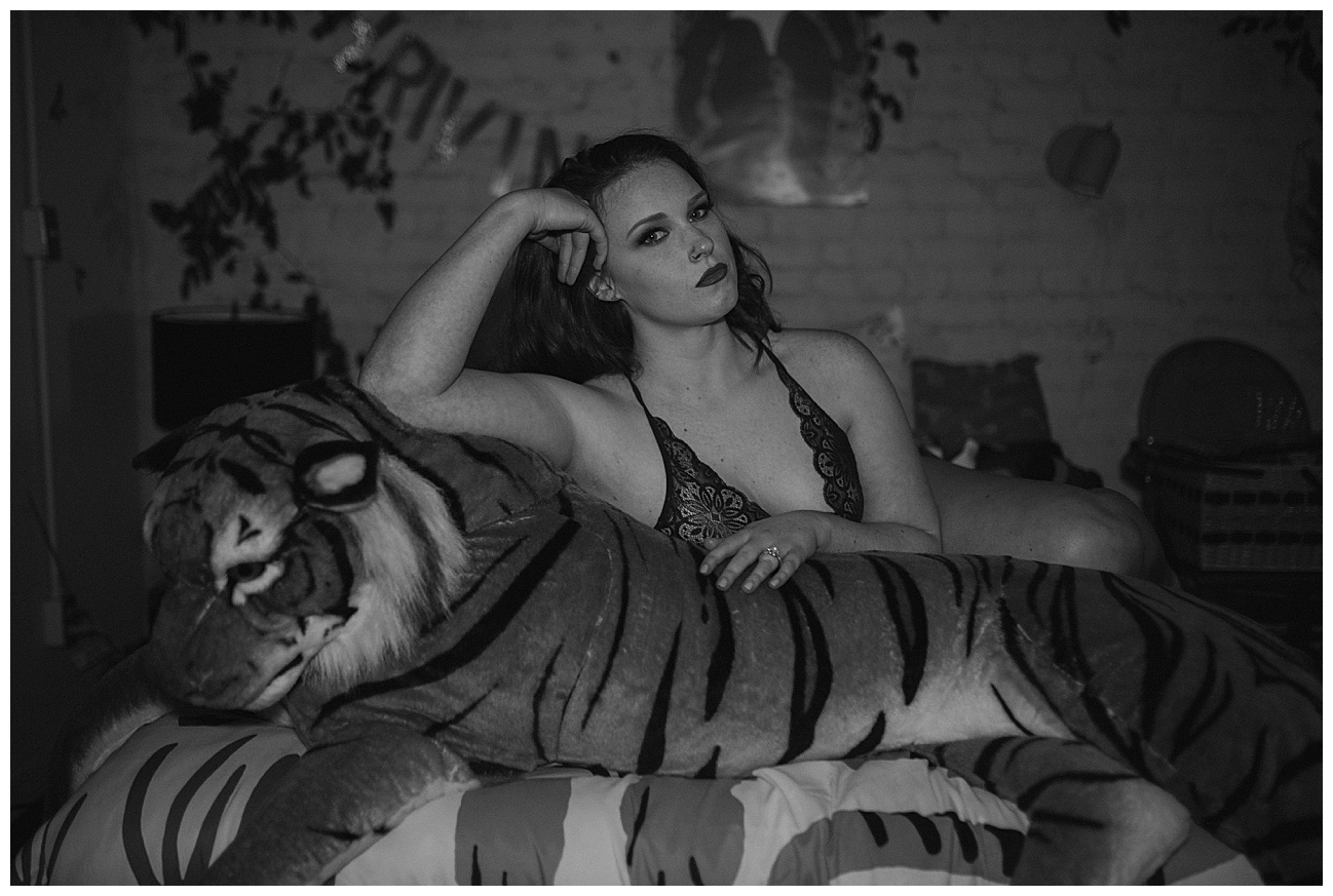 banana stand studio, neon lights, emerald lingerie, red head, seattle studio, seattle boudoir, bellingham boudoir, boudoir, pioneer square,