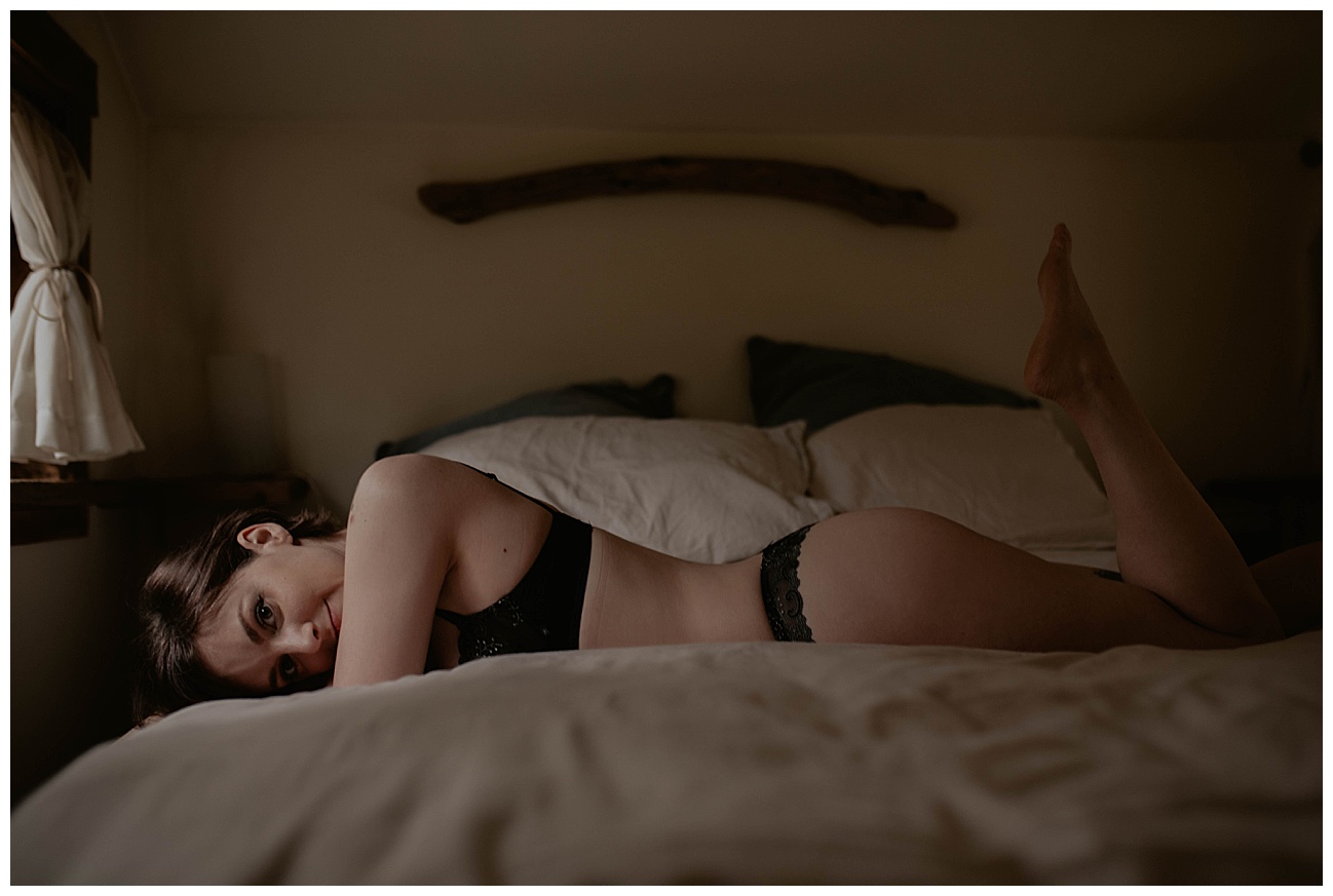 Seattle boudoir, boudoir poses, bedroom boudoir,